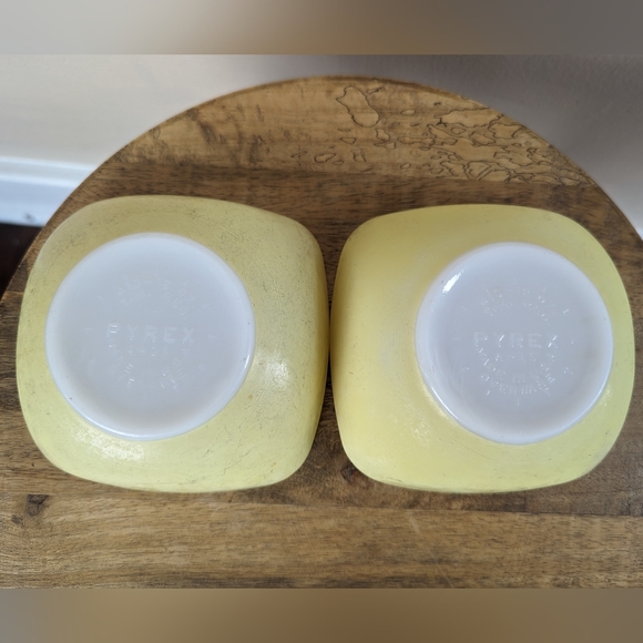 VINTAGE Pyrex 410 Square Hostess Bowl, 12 Ounces, Primary Yellow (Set of 2) - Picture 3 of 13